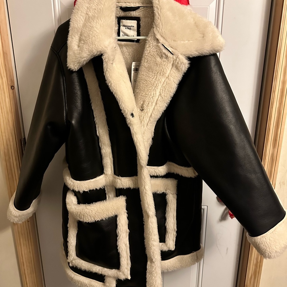 Woman’s XL ambercrombie & fitch leather jacket hard to find